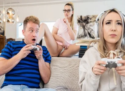 người con gái bị bạn thân cướp mất người yêu vì suốt ngày cắm mặt vào game