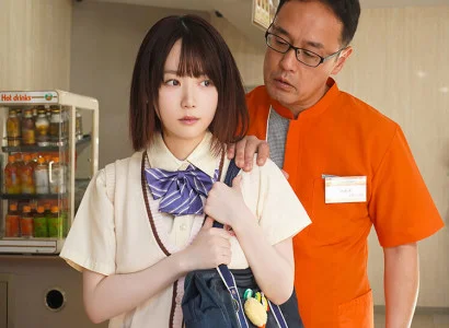Người quản lý bắt quả tang em gái ăn cắp vặt trong cửa hàng