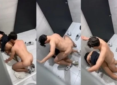 Cặp đang quan hệ bị quay lén cảnh quan hệ trong nhà vệ sinh